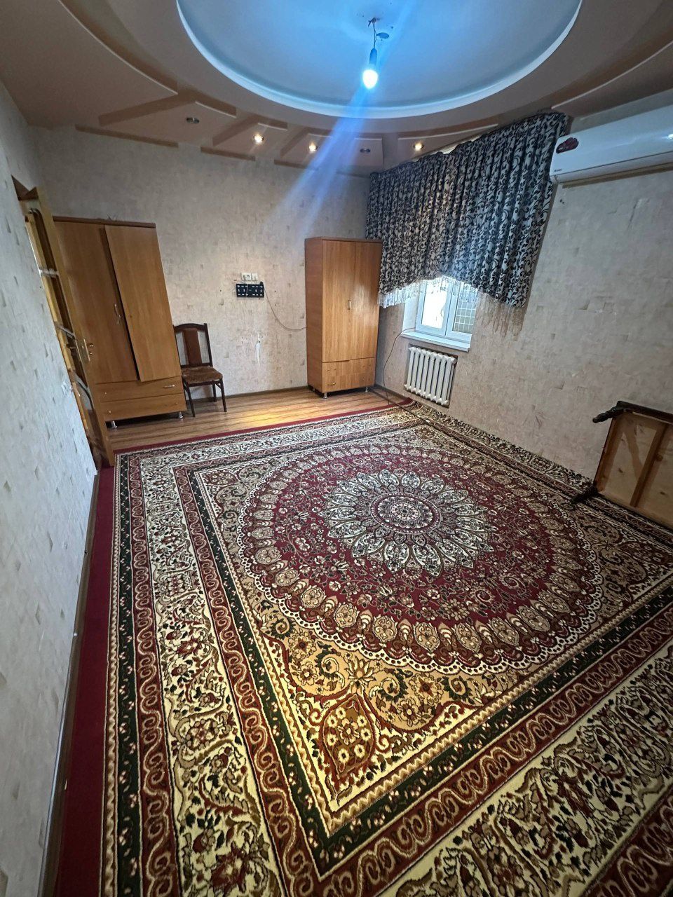 Бел Тепа ( Янги Тошми) да 2*3 хона килинган уй сотилади.