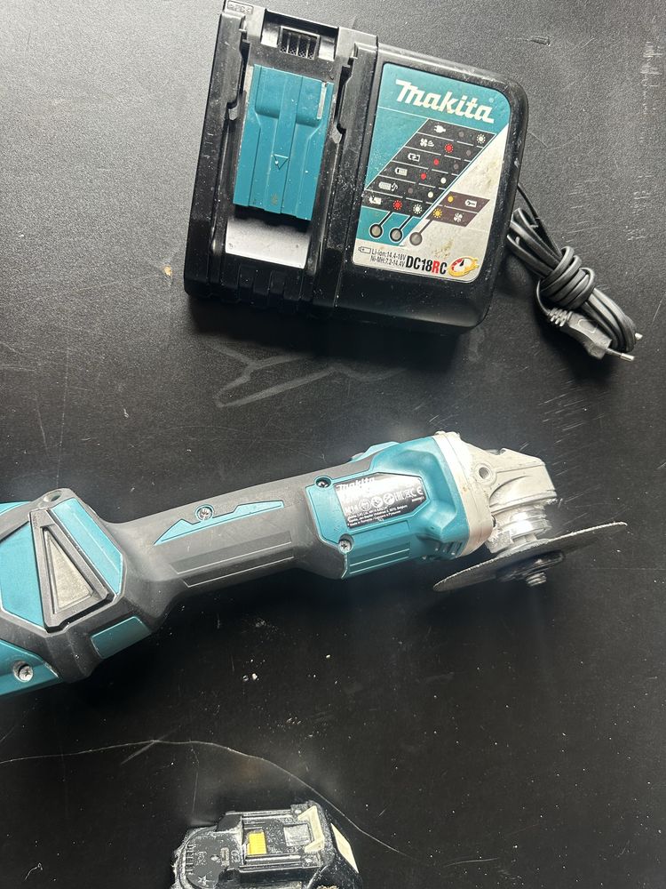 Акомулаторен ъглошлайв Makita DGA511