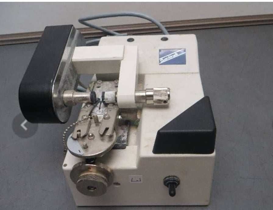 aparat de taiat lentile (optic)