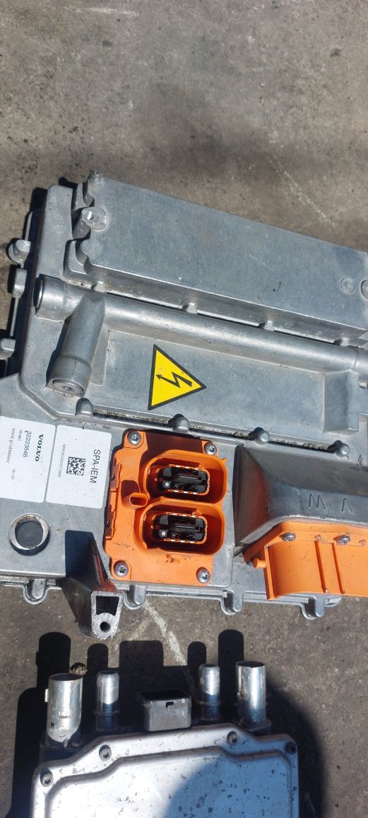 Invertor hybrid Volvo Xc90 an 2020 cod 32223646