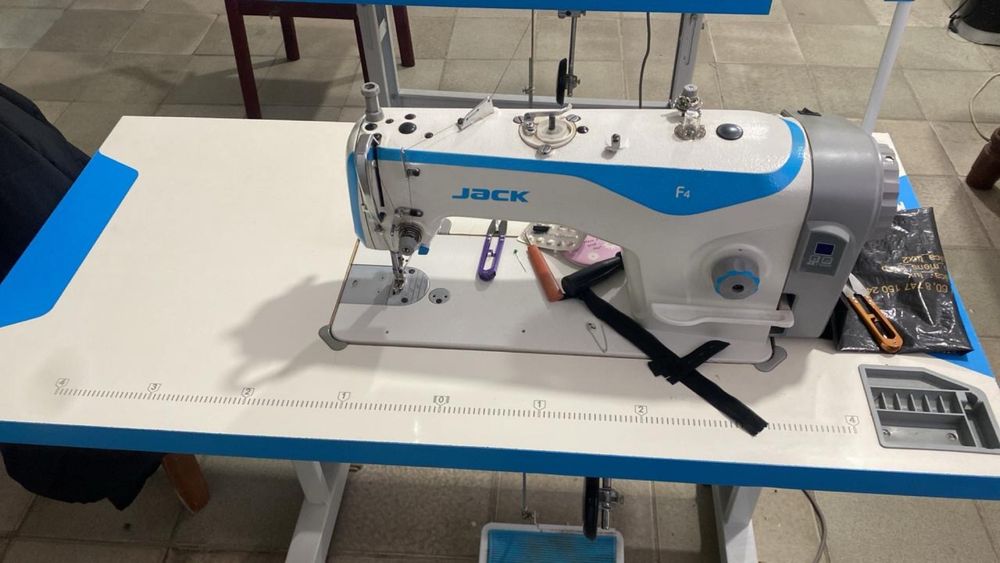 Промышленная швейная машина JACK JK-F4