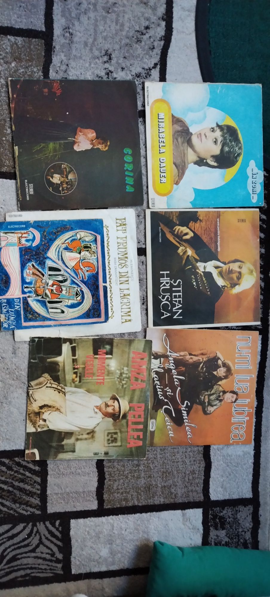 Vând discuri vinil,diferite.