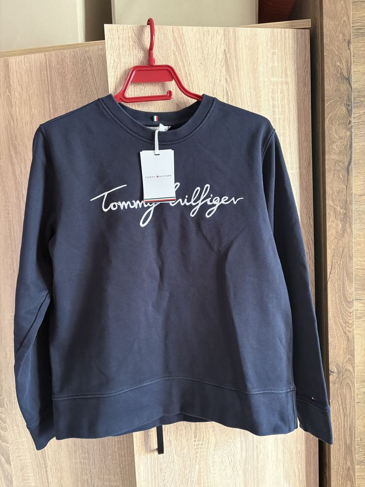 Горнище на Tommy Hilfiger, ново с етикет