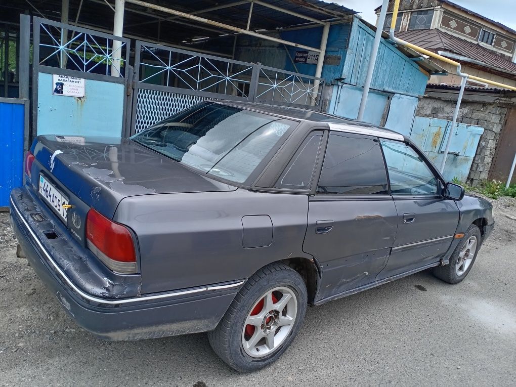 Subaru legacy, передний привод, цвет синий, объем 2, год выпуска 1992.