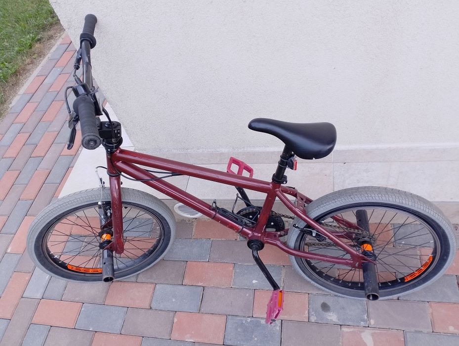 Vând bicicleta Btwin BMX