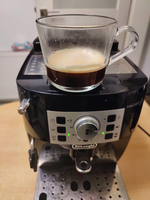 Espressor nou automat DELONGHI Magnifica S merge cu boabe de cafea