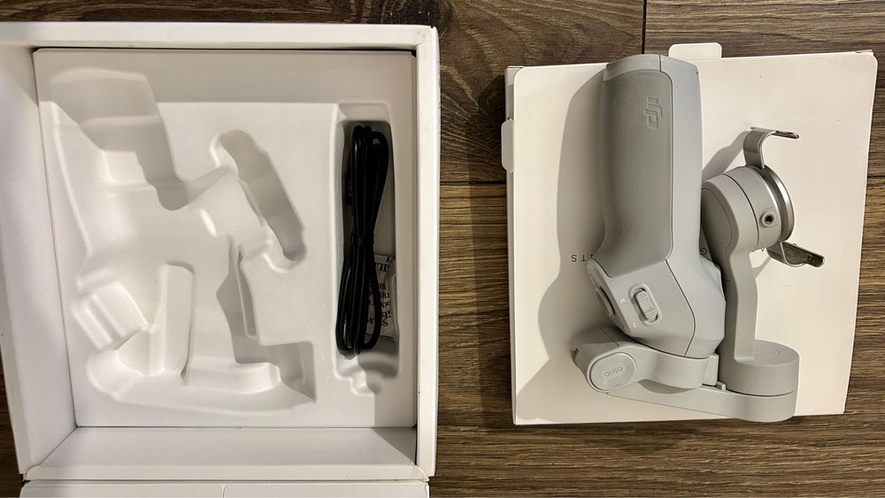 Vând stabilizator Dji om 4