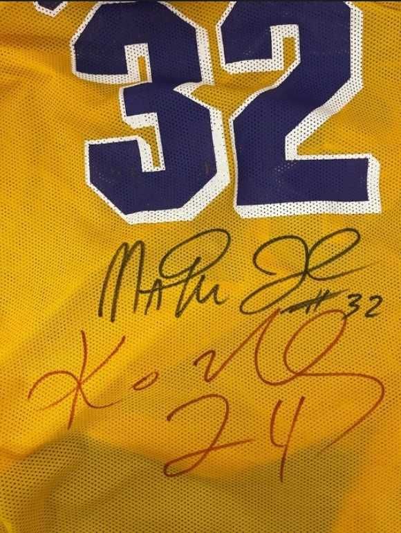 Tricou LA Lakers semnat de Kobe Bryant si  Magic Johnson - COA