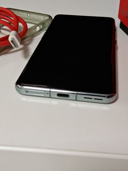 OnePlus 11 16GB  RAM + 256 GB