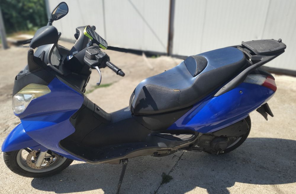 Maxiscuter Aprilia Atlantic 200. 2003 + unul de piese