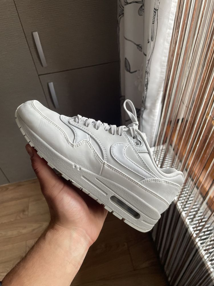 Vand nike air max fosforascenti in intineric