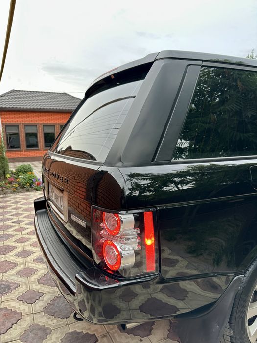 Задний правый фонарь land rover