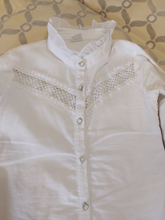 Продам 2 блузки школьные