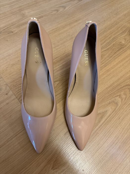 Бледо розови Токчета Guess