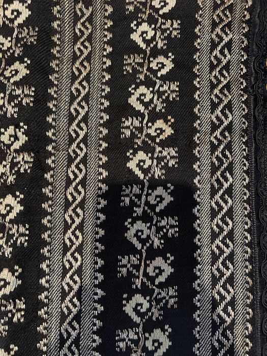 Costum popular autentic CU FIR DE ARGINT