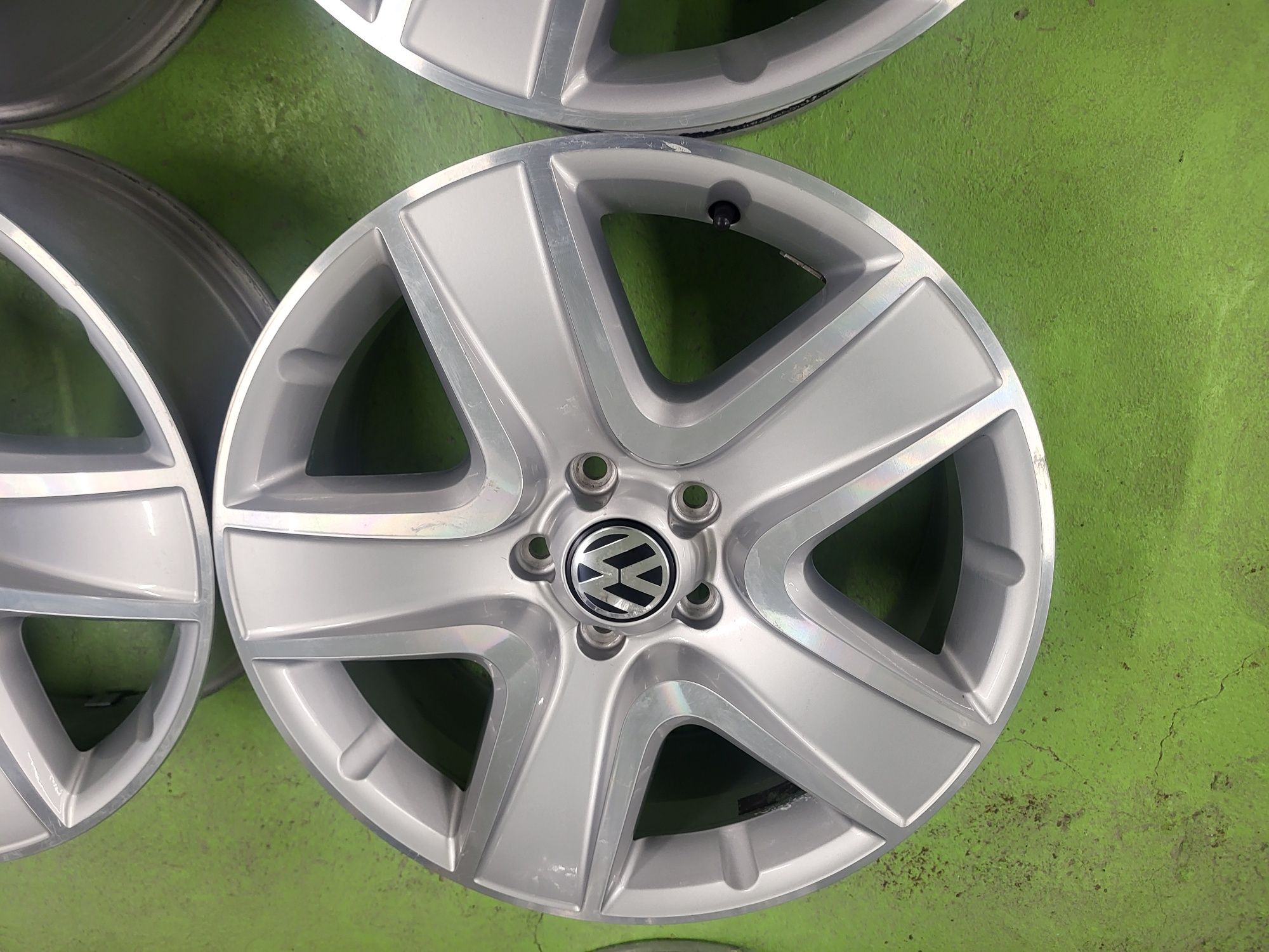 18 5x112 Vw Tiguan Touran Caddy Golf Passat  лети джанти 5х112