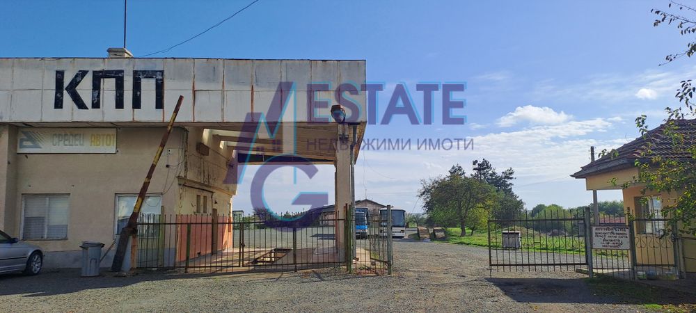 Работеща транспортна база с РЗП 46000 кв.м. и ЗП 1620 кв.м., ведно