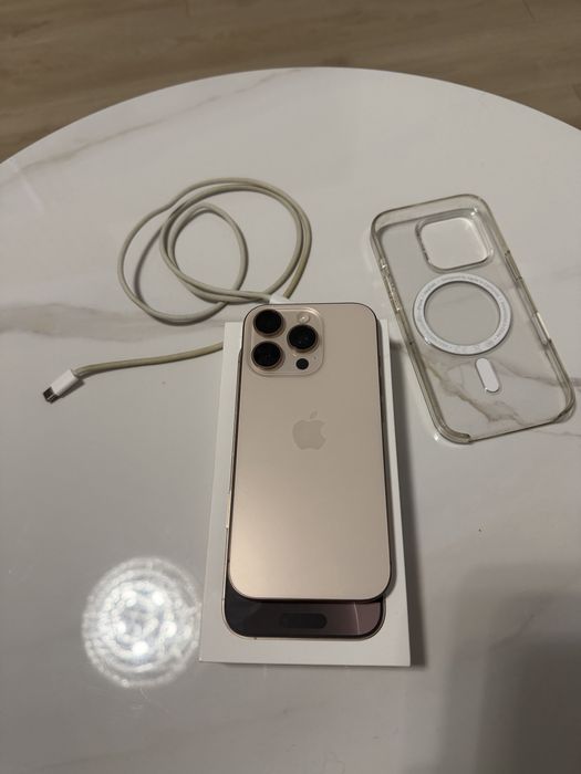 Vand iphone 16 pro dessert 256 impecabil