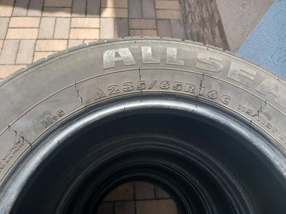 Set cauciucuri 235 65 16C allseason