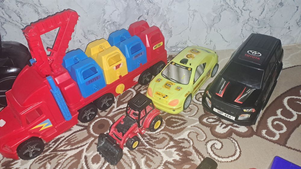 Продам машинки конструктор для мальчика