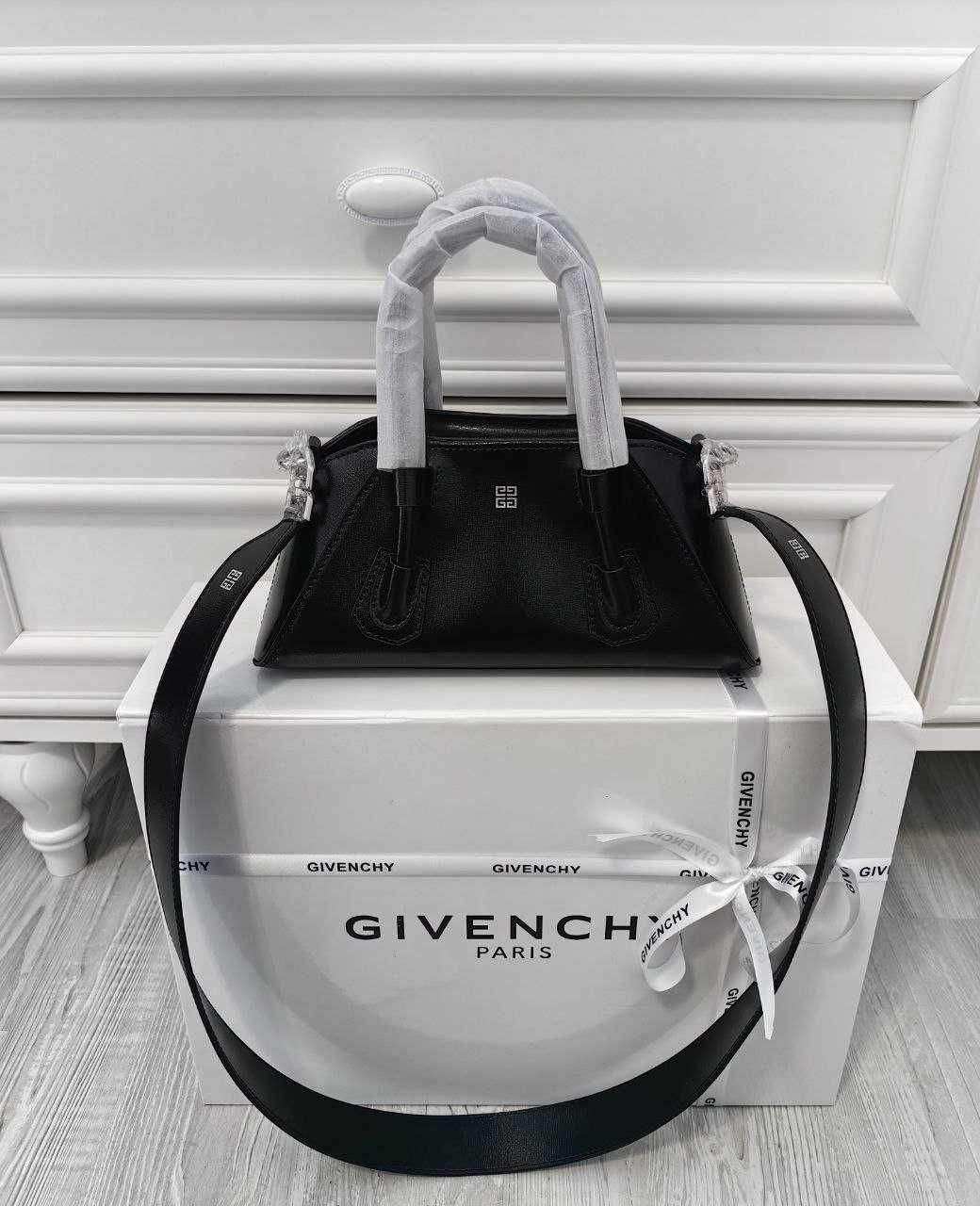Дамска Чанта GIVENCHY Mini Antigona Stretch leather 100% BB50RHB1NF