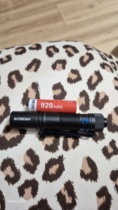 Acebeam Pokelit AA, Lanterna Profesională Reîncărcabilă, 550 lumeni