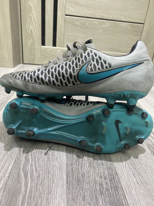 Бутсы Nike футбольные