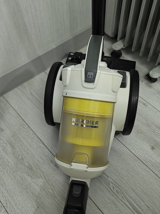 Продам пылесос Karcher VC3 premium на запчасти.