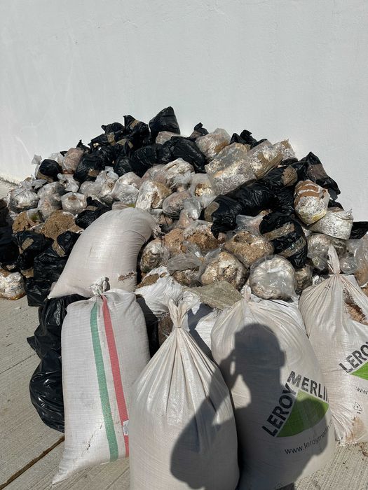 Donez Saci cu Compost Substrat Folosit Ciuperci