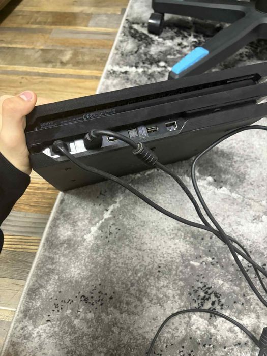 Vand ps4 pro cu mai multe jocuri