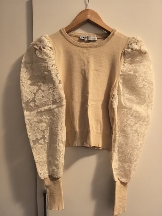 Bluza Zara din tricot fin cu mâneci brodate din organza