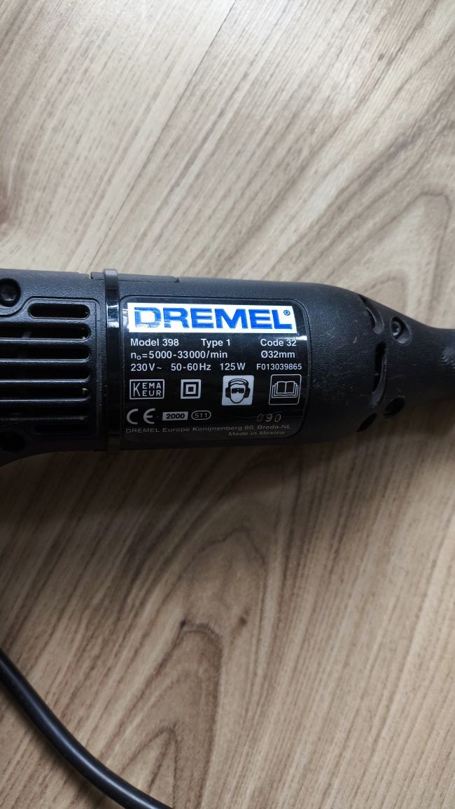 Dremel 398 Professional с цифрово управление на уборотите