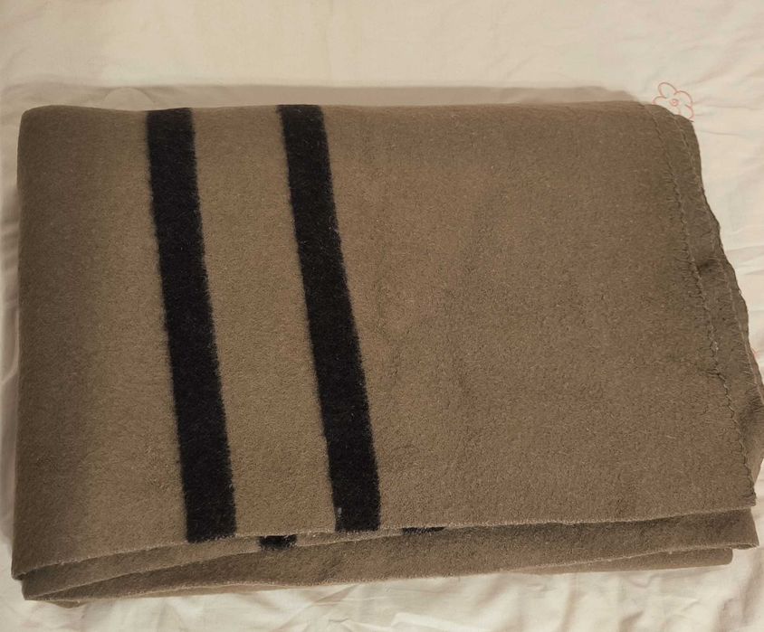 Вълнени одеяла неупотребявани