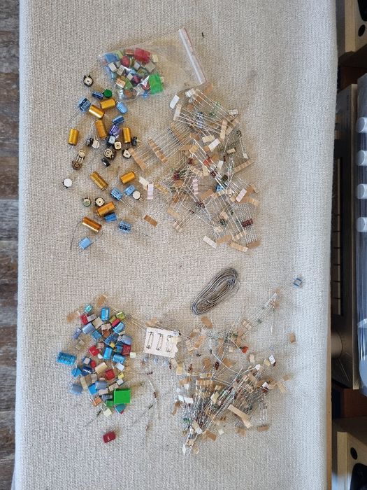 Pachet dif piese, Rezistente, etc. Noi. West Germany.