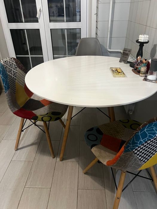 Стол с 4 стульями