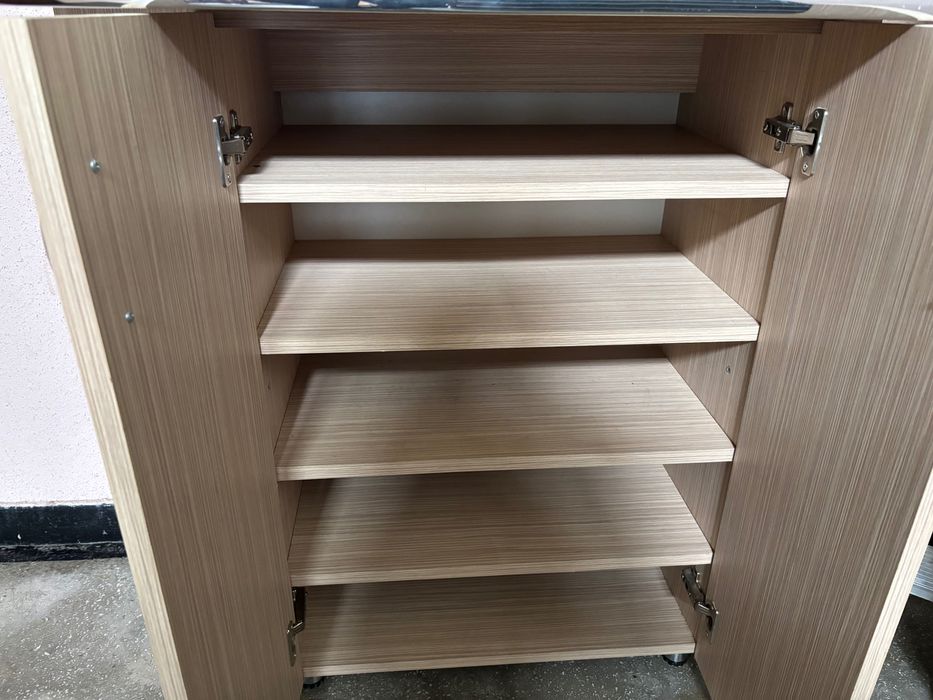 Vând Comoda Pantofar