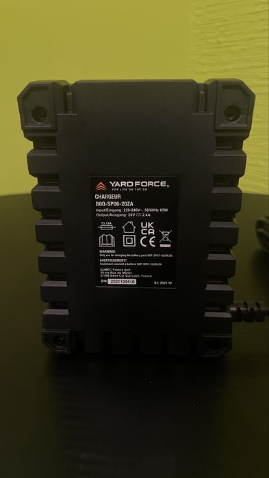Продавам зарядни и батерии на YARD FORCE