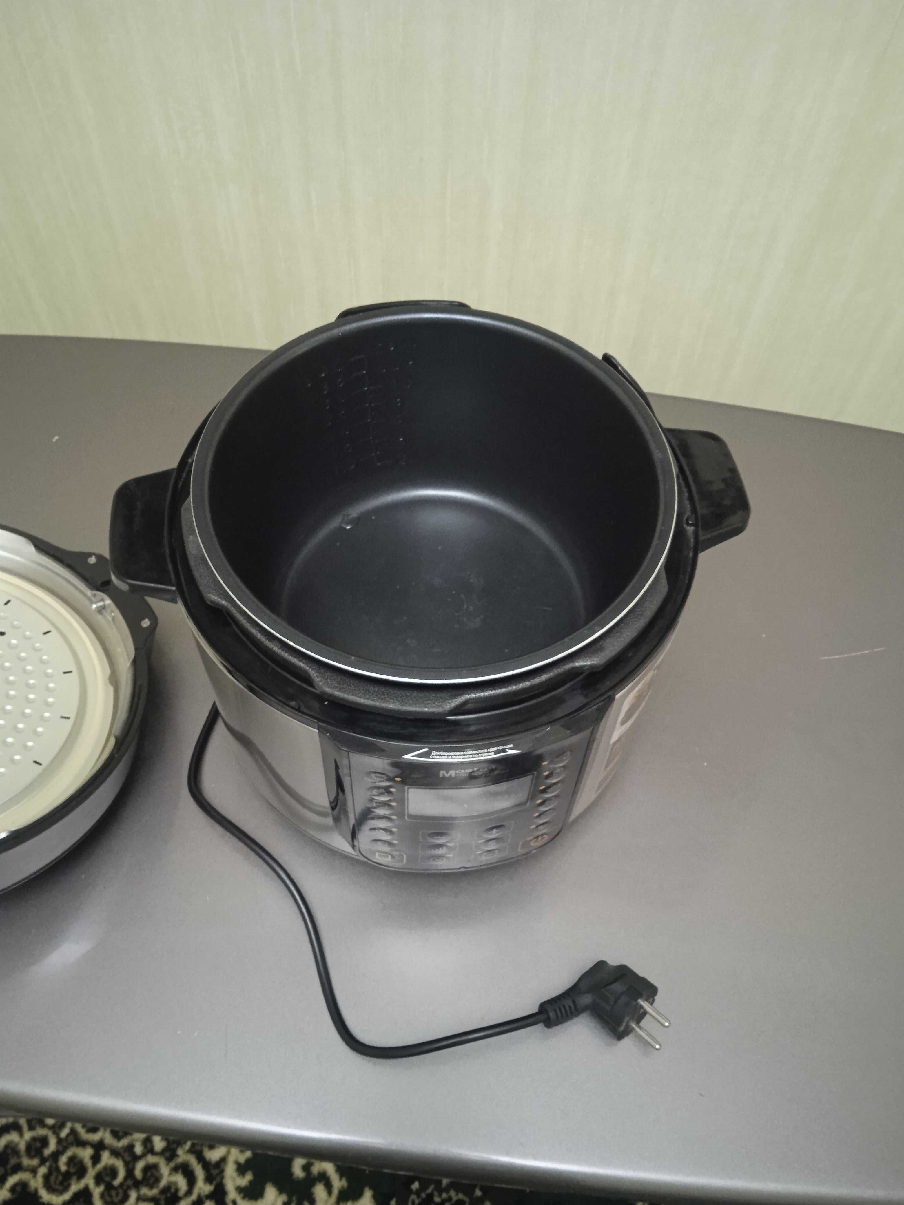Мультиварка Redmond RMC-PM381