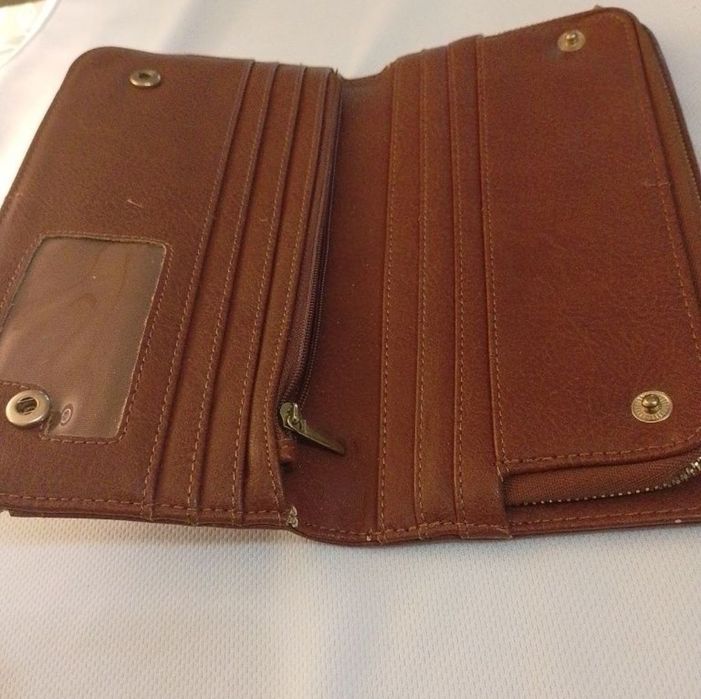 Обява 24 Дамски портмонета