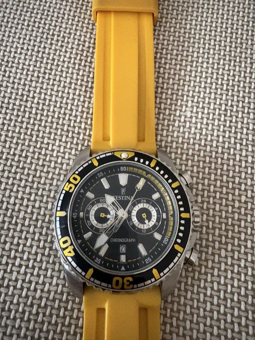 Ceas barbatesc Festina, curea galbena, stare buna