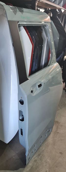 Usa stanga culisanta laterala Ford Transit Courier 3 an: 2024