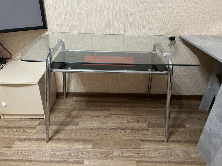 Продам стол б/у, в нормальном состоянии