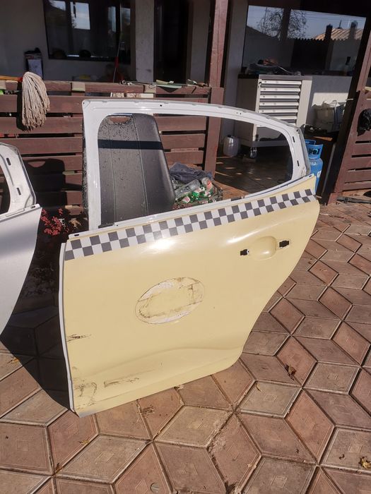 Ușă stânga spate dacia Logan 3