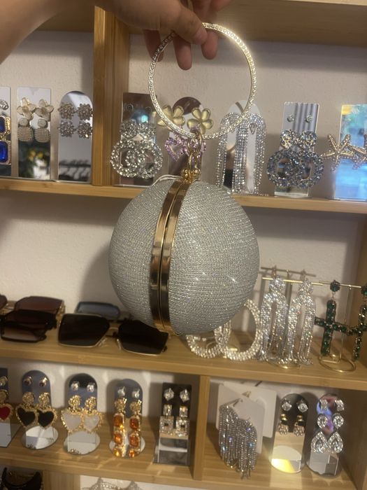 Genți noi de vanzare