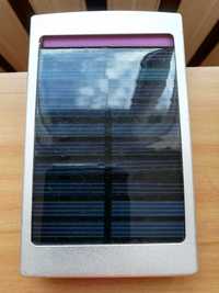 Малък соларен панел за зареждане на мобилно устройство