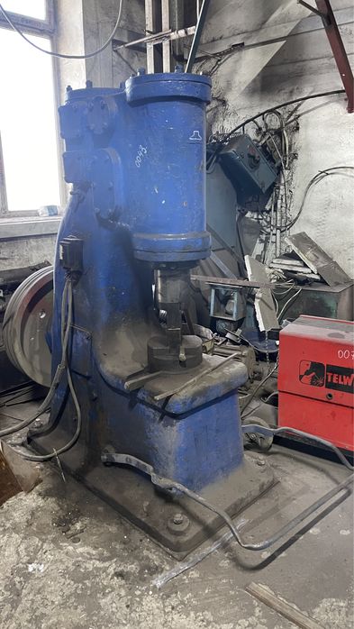 Кузнечный молот , кузня