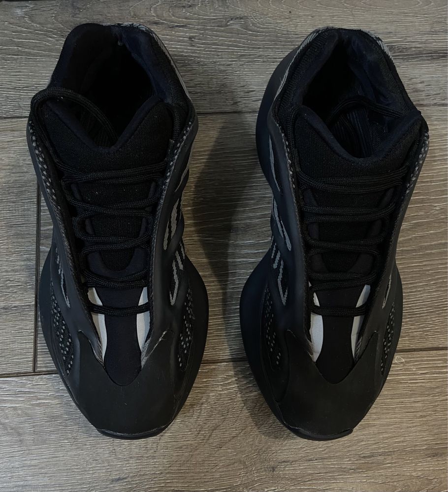 Кроссовки Adidas Yeezy 700