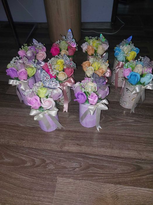 Кутии с по 7 броя ароматни, сапунени рози