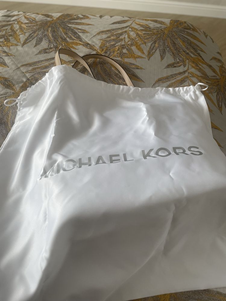 Сумка от Michael Kors