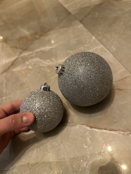 Globuri ornamente craciun noi diametru de 8 si  10cm